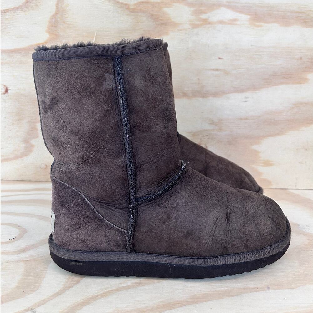UGG Australia - Classic Short - Boots - Brown - Women's - 7 - S/N 5825